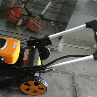 82V5AH鋰電池草坪機，20寸加厚鋼底盤，帶自走功能，靜音環(huán)保高效